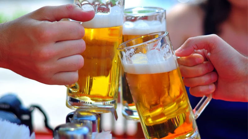 Bệnh đau dạ dày có được uống bia không ?